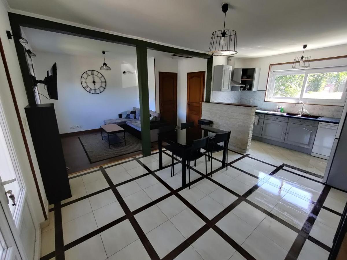 Studio Spacieux Tout Equipe Avec Jardin วาเร็นน์ส วัวเซลส์ ภายนอก รูปภาพ