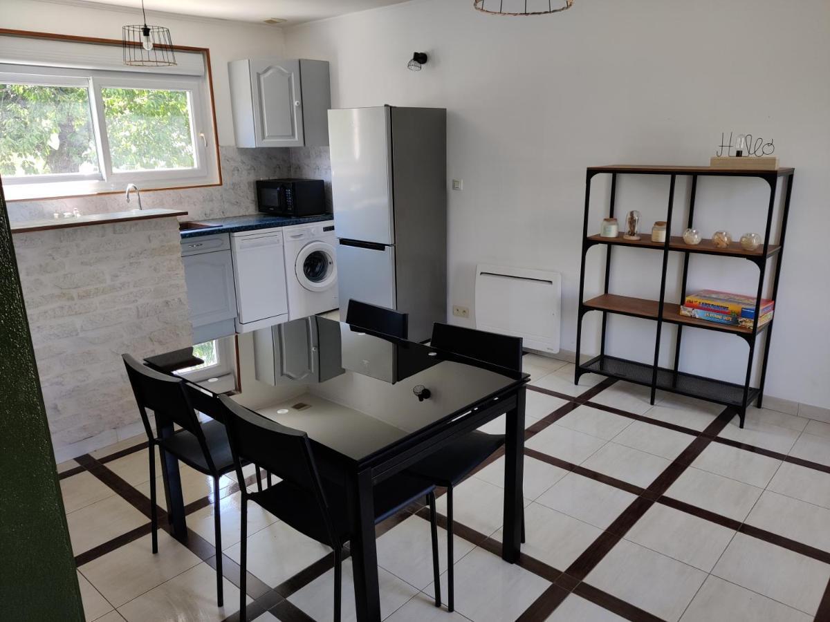 Studio Spacieux Tout Equipe Avec Jardin วาเร็นน์ส วัวเซลส์ ภายนอก รูปภาพ
